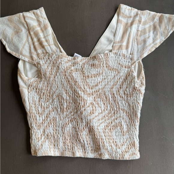 Midnight Sky Beige Printed Crop Flutter Sleeve Blouse Women’s Size Small - Picture 4 of 5